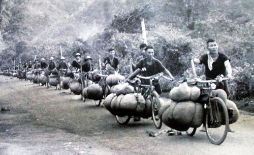 dan-cong-dung-xe-dap-tho-phuc-vu-chien-dich-dien-bien-phu-anh-tu-lieu