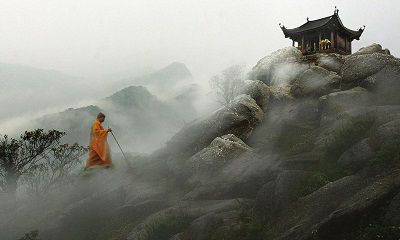 KHI ĐỈNH NÚI CHẲNG GHỒ GHỀ